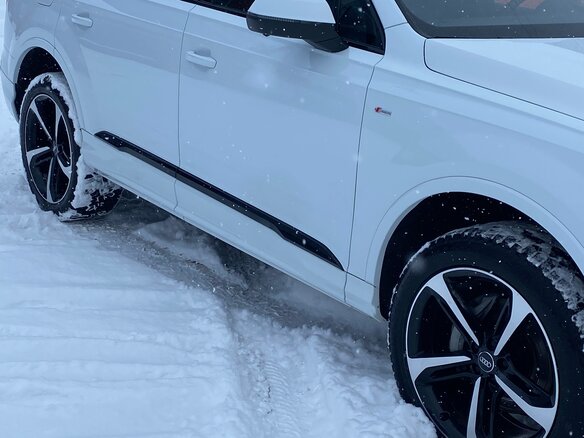 2020 Audi Q7 45 TDI II (4M) Рестайлинг, белый, 6800000 рублей - вид 3