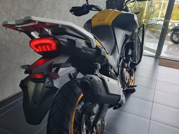 2026 QJMotor SVT 650 X, жёлтый, 729000 рублей - вид 3