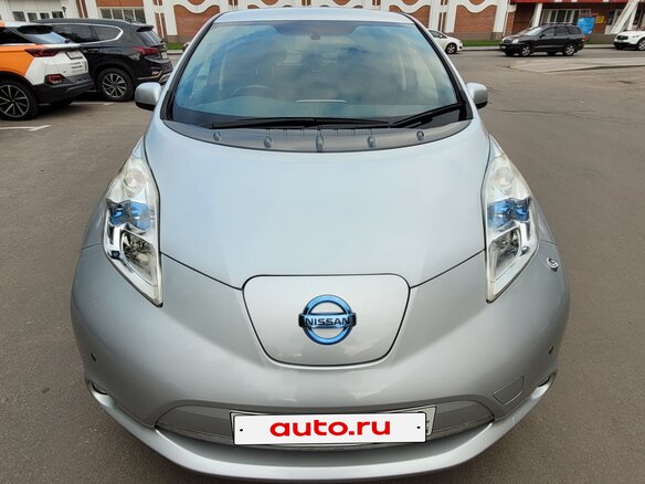 2012 Nissan Leaf (EM57) I (ZE0/AZE0), серебристый, 899000 рублей - вид 2