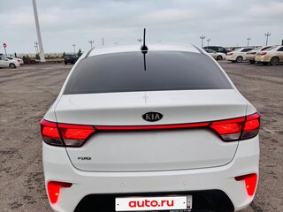 2017 Kia Rio IV, белый, 1500000 рублей, вид 4