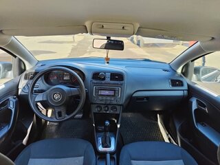2014 Volkswagen Polo V, чёрный, 930000 рублей, вид 5