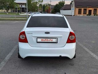 2010 Ford Focus II Рестайлинг, белый, 770000 рублей, вид 4