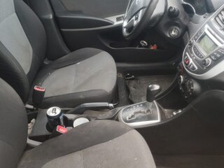 2013 Hyundai Solaris I, чёрный, 335000 рублей, вид 3