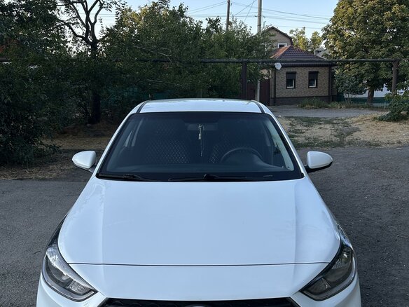 2017 Hyundai Solaris II, белый, 1270000 рублей - вид 1