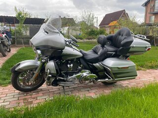 2017 Harley-Davidson Electra Glide, серебристый, 2700000 рублей, вид 1