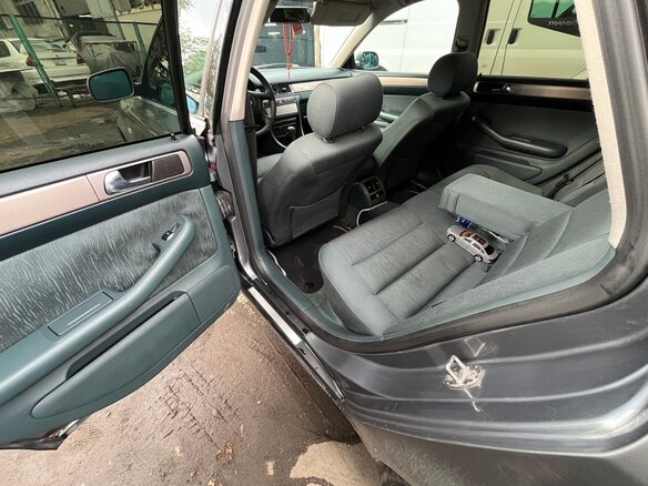 1998 Audi A6 II (C5), серый, 500000 рублей - вид 29