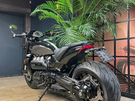 2024 Triumph Rocket III, чёрный, 3250000 рублей, вид 5