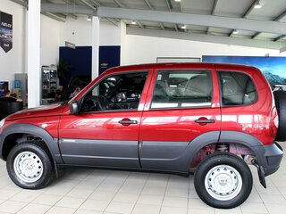 2018 Chevrolet Niva I Рестайлинг, чёрный, 950000 рублей, вид 3