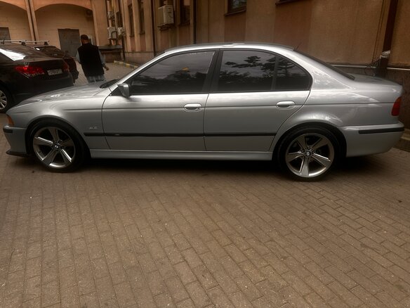 1997 BMW 5 серии 523i IV (E39), серебристый, 950000 рублей - вид 4