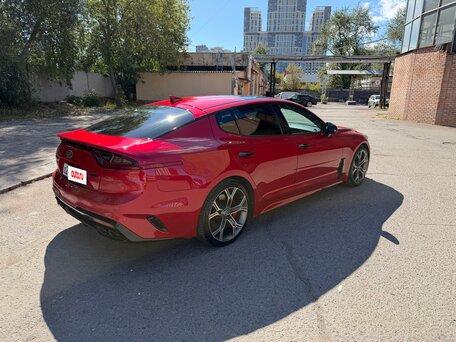 2019 Kia Stinger I, красный, 2800000 рублей, вид 4