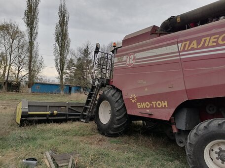 2015 Брянсксельмаш КЗС-1218, красный, 4800000 рублей, вид 2