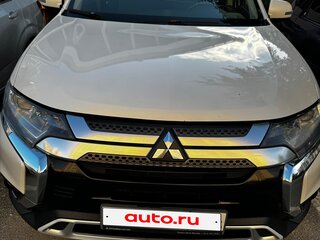 2018 Mitsubishi Outlander III Рестайлинг 2, белый, 1799999 рублей, вид 3