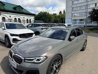 2022 BMW 5 серии 520i VII (G30/G31/G38) Рестайлинг, серый, 4550000 рублей, вид 3