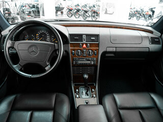 1995 Mercedes-Benz C-Класс 220 I (W202), чёрный, 4700000 рублей, вид 3