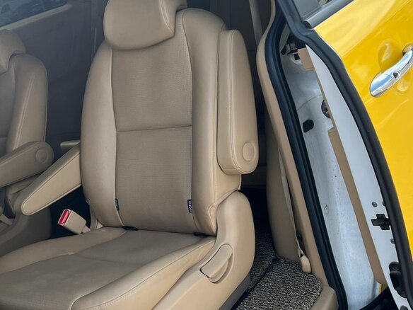 2020 Kia Carnival III, жёлтый, 3750000 рублей - вид 5