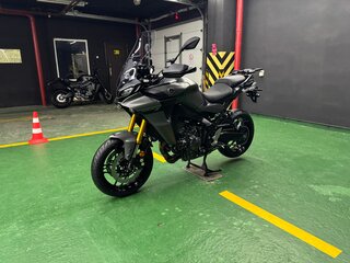 2022 Yamaha MT-09 Tracer (FJ-09), серый, 1325000 рублей, вид 4