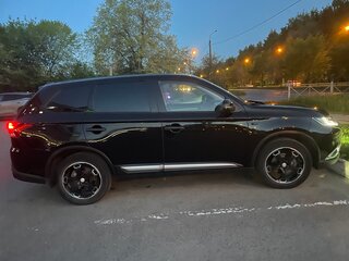 2016 Mitsubishi Outlander III Рестайлинг 2, чёрный, 1520000 рублей, вид 3