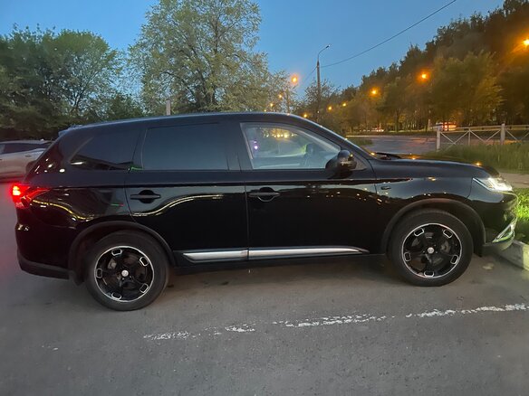 2016 Mitsubishi Outlander III Рестайлинг 2, чёрный, 1520000 рублей - вид 2