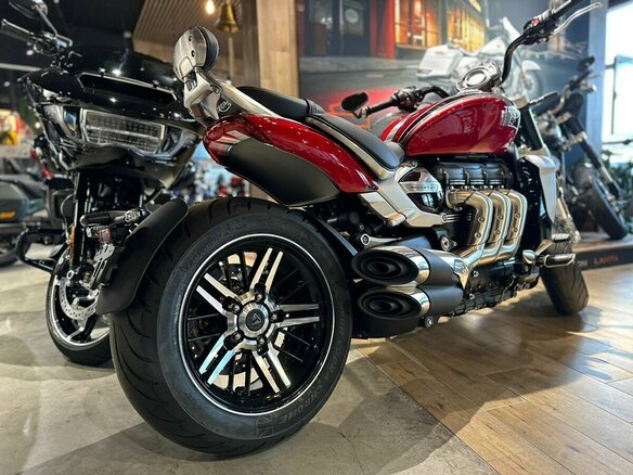 2023 Triumph Rocket 3, красный, 2990000 рублей - вид 10