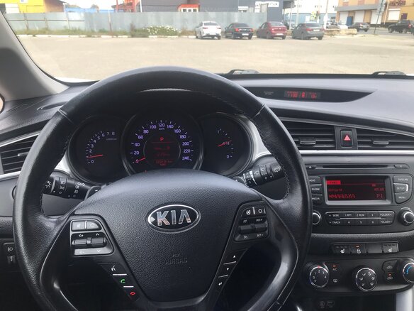 2016 Kia Ceed II Рестайлинг, белый, 1500000 рублей - вид 14