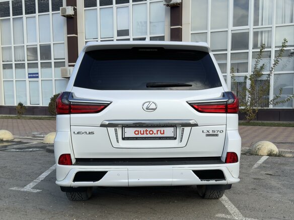 2016 Lexus LX 570 III Рестайлинг 2, белый, 9300000 рублей - вид 5