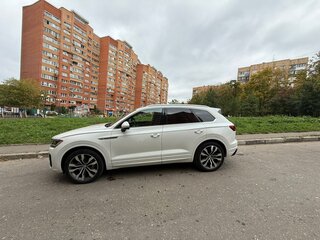 2019 Volkswagen Touareg III, белый, 8000000 рублей, вид 1