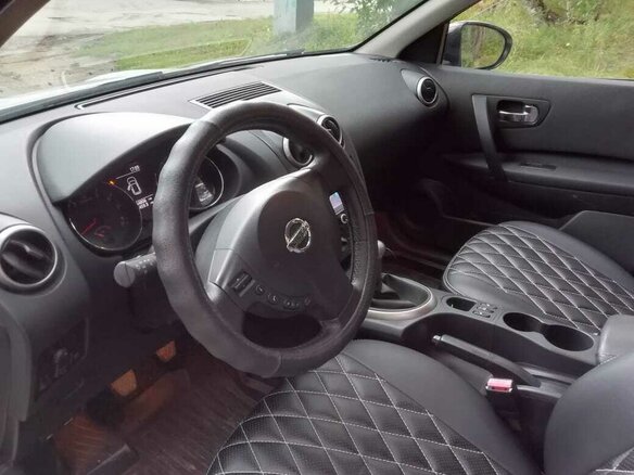 2011 Nissan Qashqai+2 I Рестайлинг, белый, 1300000 рублей - вид 9
