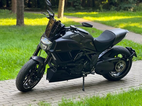 2015 Ducati Diavel Carbon, чёрный - вид 1