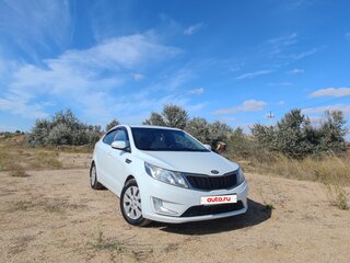 2013 Kia Rio 4-speed III, белый, 1050000 рублей, вид 1