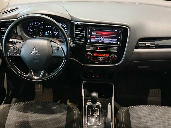 2019 Mitsubishi Outlander III Рестайлинг 3, белый, 1870000 рублей - вид 13