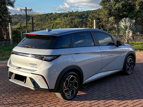 2024 BYD Dolphin 44.9 kWh I, серебристый, 1500000 рублей, вид 3