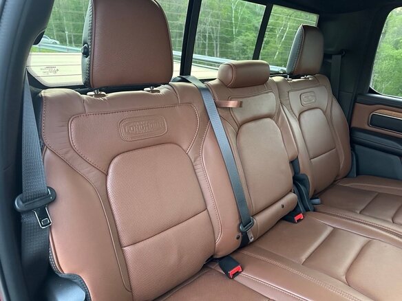 2023 Ram 1500 Crew Cab V, пурпурный, 8321000 рублей - вид 10