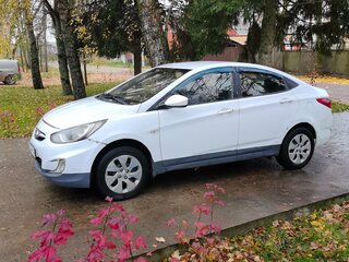 2013 Hyundai Solaris I, белый, 400000 рублей, вид 4