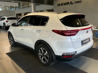 2019 Kia Sportage IV Рестайлинг, белый, 1995000 рублей, вид 4