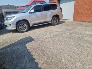 2020 Toyota Land Cruiser Prado 150 Series Рестайлинг 3, серебристый, 5450000 рублей, вид 4