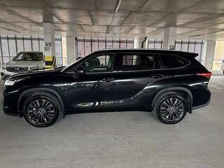 2025 Toyota Highlander IV (XU70), чёрный, 5050000 рублей, вид 3