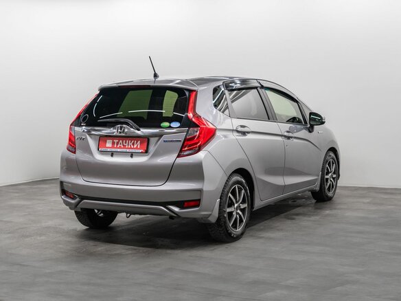 2018 Honda Fit III Рестайлинг, серебристый, 1075000 рублей - вид 1