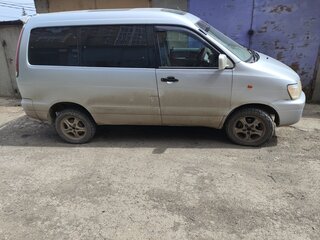 1996 Toyota Lite Ace Noah V, серебристый, 700000 рублей, вид 2