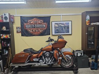 2015 Harley-Davidson Road Glide, золотистый, 1300000 рублей, вид 2