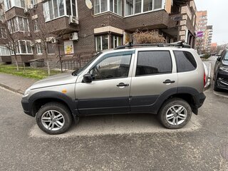 2012 Chevrolet Niva I Рестайлинг, серый, 600000 рублей, вид 3