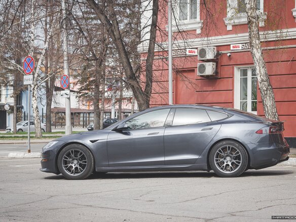 2021 Tesla Model S Plaid I Рестайлинг 2, серый, 7999000 рублей - вид 19