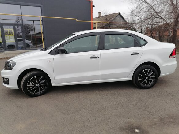 2017 Volkswagen Polo V Рестайлинг, белый, 1385000 рублей - вид 6