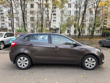 2014 Kia Rio 6-speed III, коричневый, 850000 рублей, вид 3