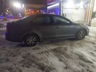 2017 Volkswagen Jetta VI Рестайлинг, серый, 1600000 рублей, вид 2