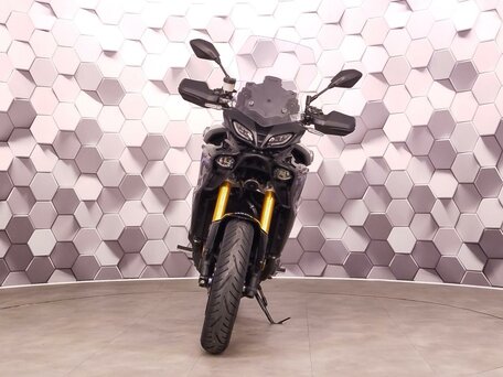 2022 Yamaha MT-09 Tracer (FJ-09), серебристый, 1247000 рублей, вид 5