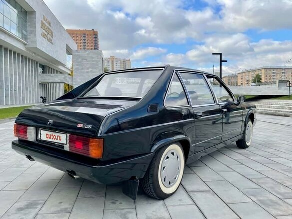1990 Tatra T613 613-4, чёрный - вид 1