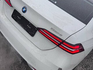 2025 BMW 5 серии 530e VIII (G60/G61/G68), белый, 6563000 рублей, вид 4