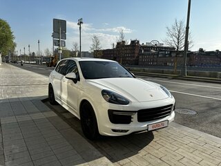 2017 Porsche Cayenne GTS II Рестайлинг (958), белый, 6700000 рублей, вид 3