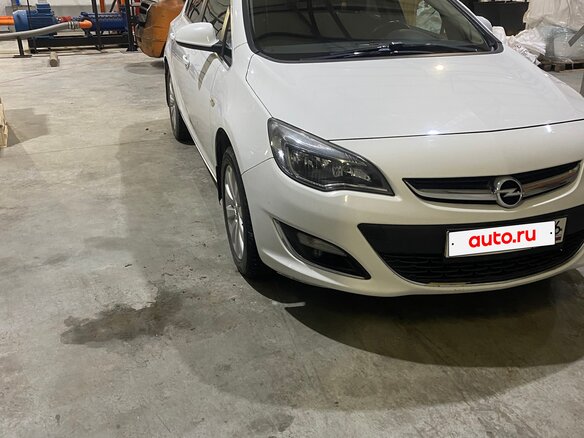 2014 Opel Astra J Рестайлинг, белый, 850000 рублей - вид 4