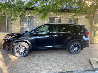 2019 Toyota Highlander III (XU50) Рестайлинг, чёрный, 4150000 рублей, вид 4